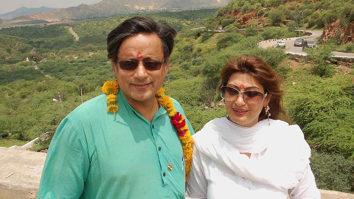 shashi tharoor first wife