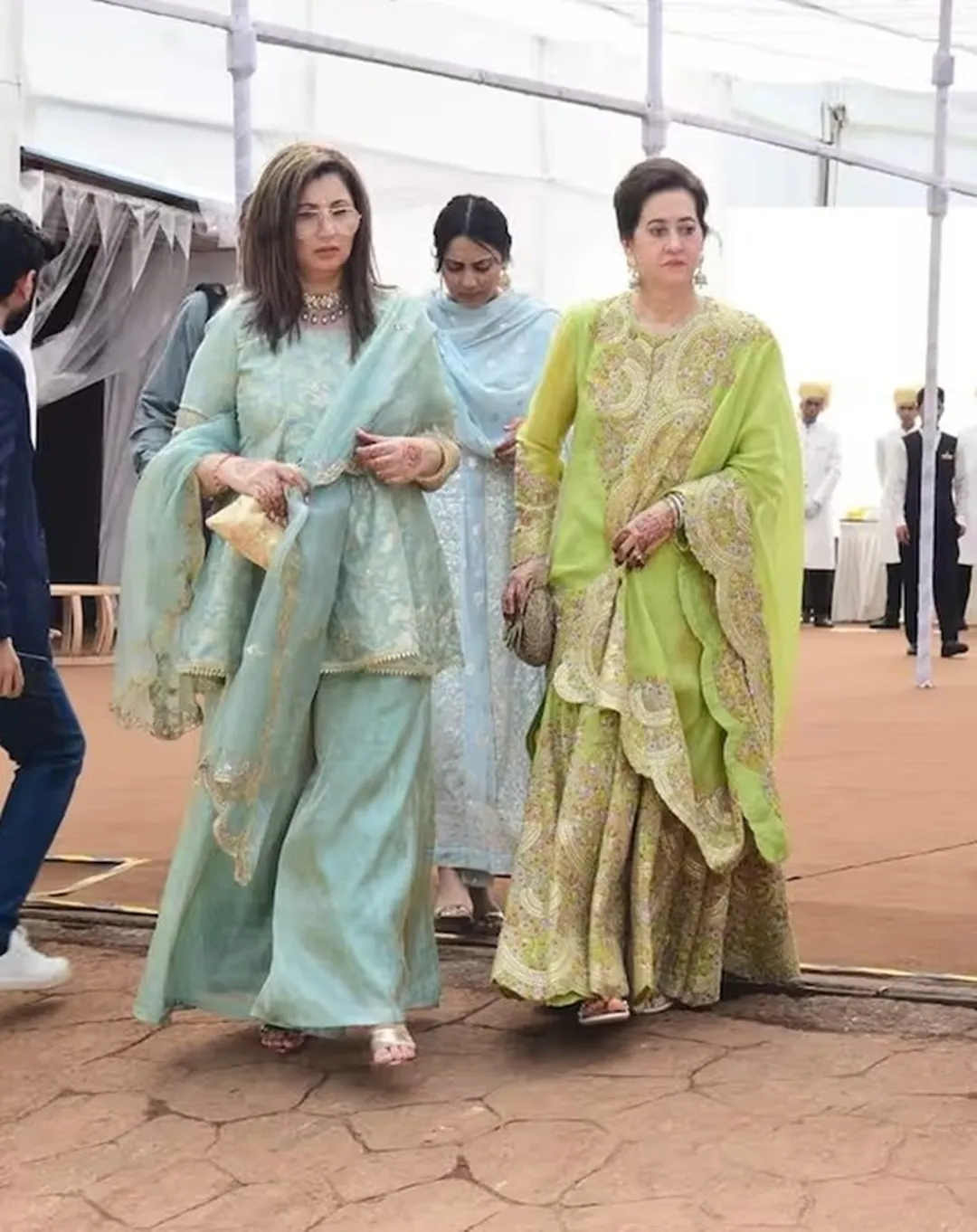 sunny deol wife pic
